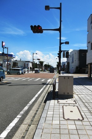 八間通 まっすぐ道路.JPG